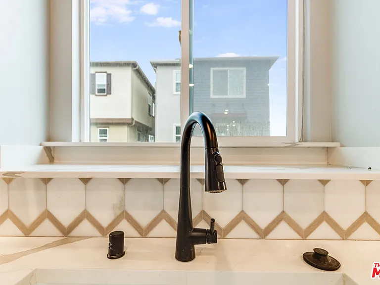 713 Daniel Freeman Cir — Photo 25