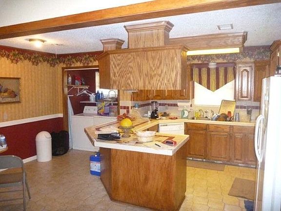 3rd image of 617 Magnolia St