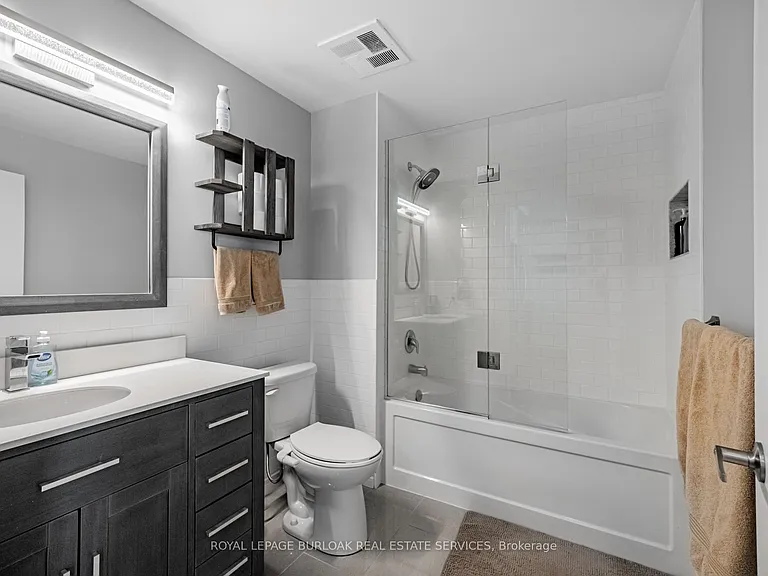 35 Southshore Cres #209 — Photo 23