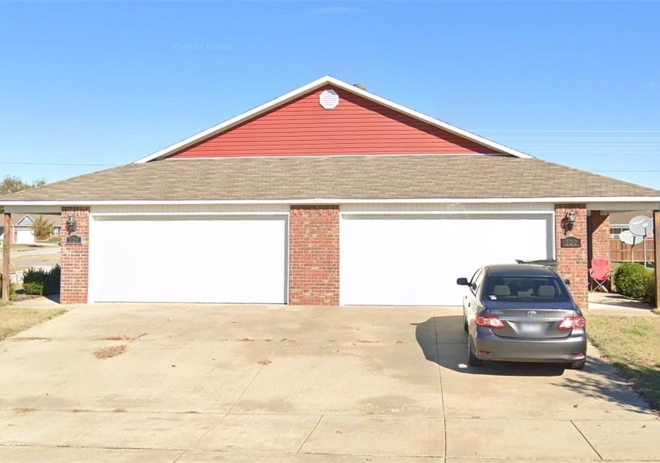 1st image of 220 & 222 E Anabranch Ct