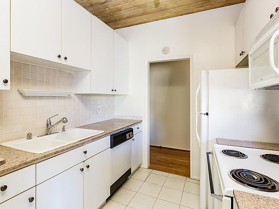 5th image of 12014 Kling St APT 19