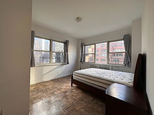 4th image of 200 E 58th St APT 15H
