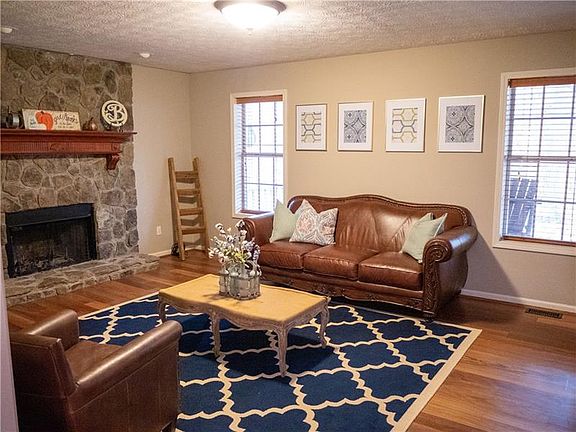 5th image of 352 Mill Cove Dr