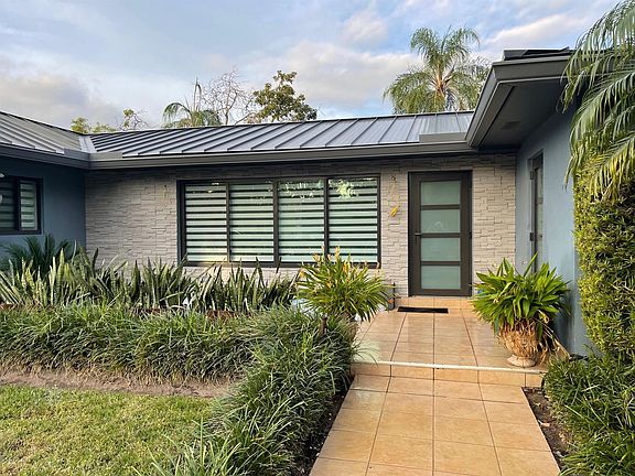 4th image of 2409 NW 6th Ave