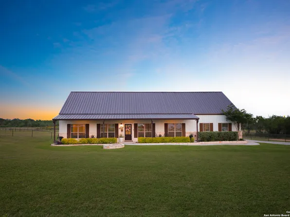 302 SCHUMANNS BEACH RD, New Braunfels, TX 78130