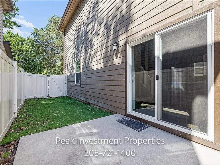 315 E Denver St — Photo 28