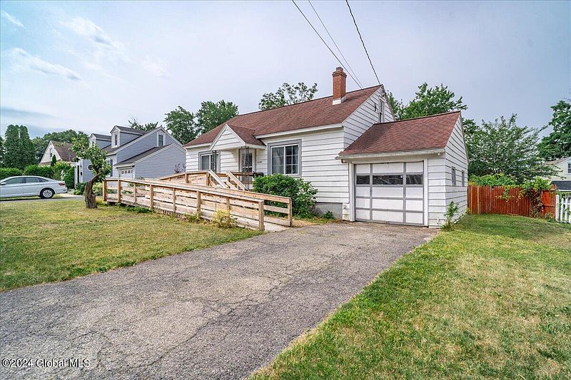 2nd image of 2838 Halsey Drive
