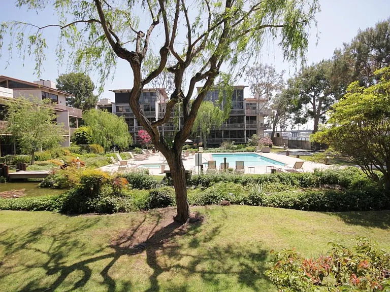 6112 Marina Pacifica Dr S — Photo 17