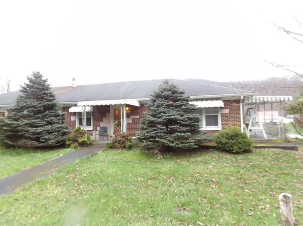 1585 Sewell St S, Rainelle, WV 25962