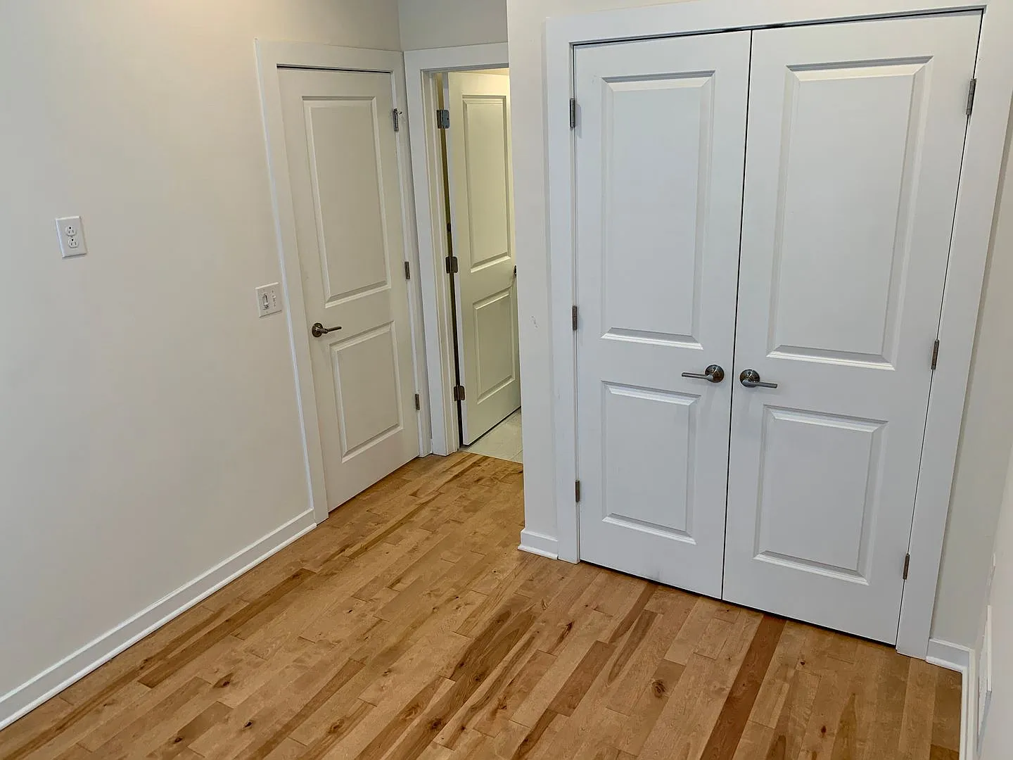 Gorgeous 3-Bedroom Townhome with Parking Spot! Finished Basement and Roof Deck! — Photo 4