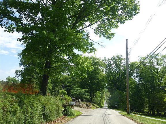 4th image of 121 Davis Rd