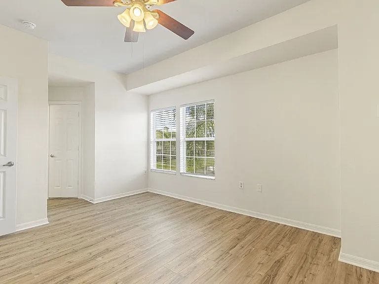 7565 Plantation Cir — Photo 16