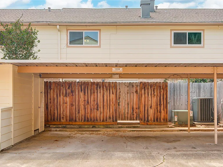 1334 Country Place Dr — Photo 33