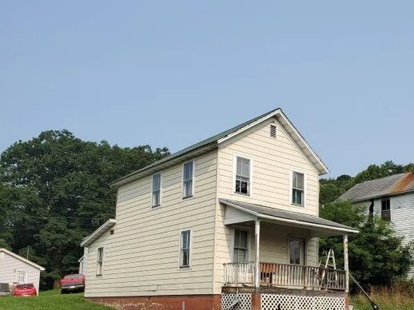 219 Poplar St, Rainelle, WV 25962