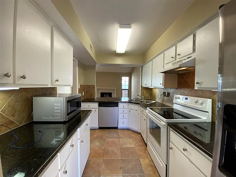 751 Bering Dr #B — Photo 11
