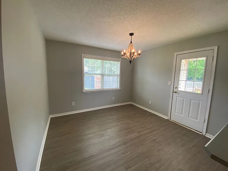 306 Strawbridge Ln — Photo 8