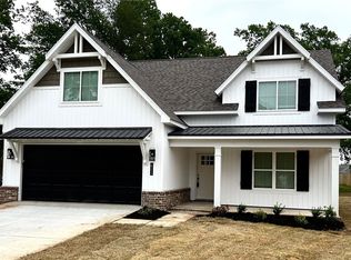 611 S Baggett St, Prairie Grove, AR 72753