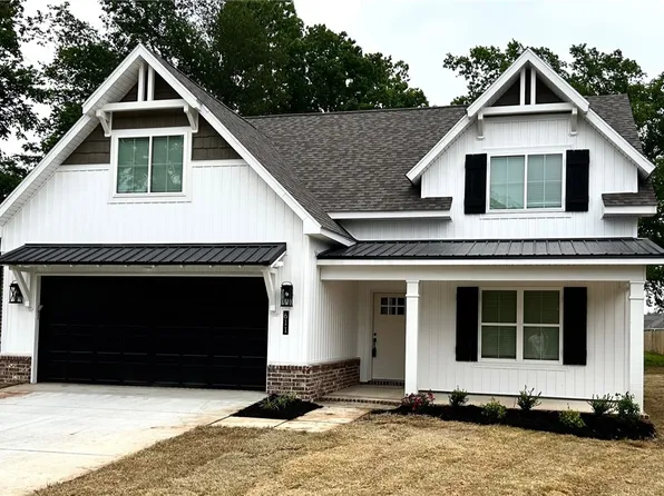 611 S Baggett St, Prairie Grove, AR 72753