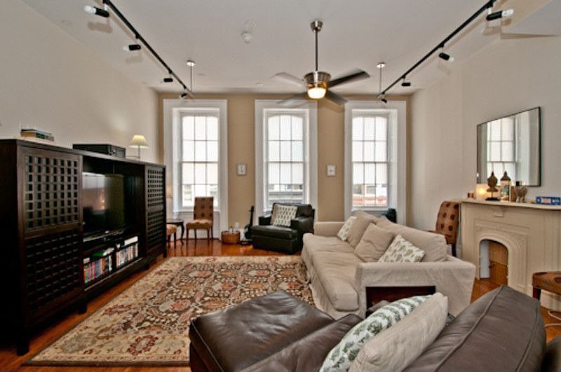 1st image of 319 W 4th St Ste 200
