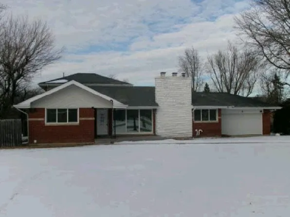 6 Country Club Dr, Olympia Fields, IL 60461