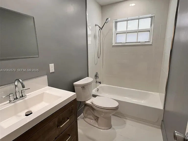 5001 SW 87th Pl — Photo 3