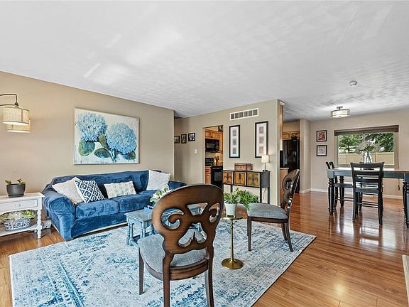 3rd image of 440 Magnolia Ave