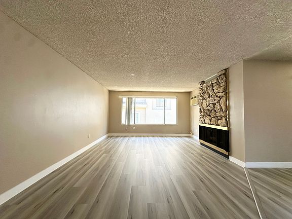 4th image of 135 Diamond St APT 3
