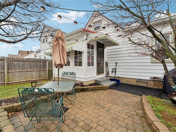 4th image of 20402 Fuller Ave