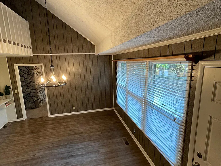 This is the back side wall of the house that is wall to wall with windows to allow the beautiful natural sunlight in. As you will see there are 2 inch blinds for your use. At the top of the windows there is a large curtain rod if you prefer to hang drape