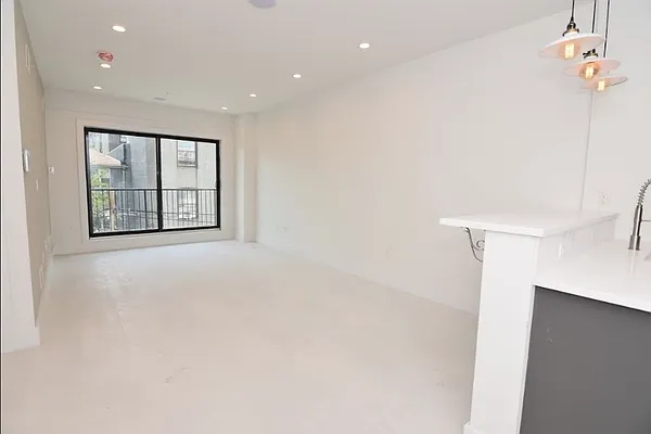 Rented by Elite NY Holdings | media 49