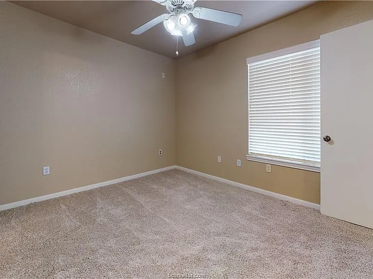 515 Sw Pkwy #201 — Photo 6