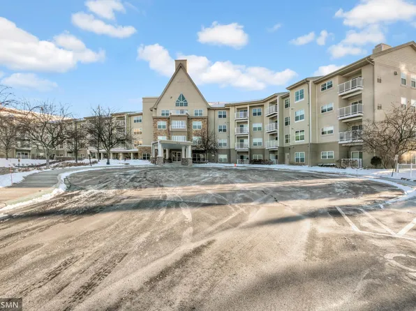 5650 Boone Ave N APT 211, New Hope, MN 55428