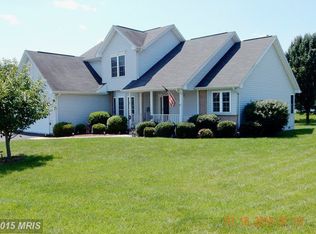 8 Wisteria Ct, Falling Waters, WV 25419