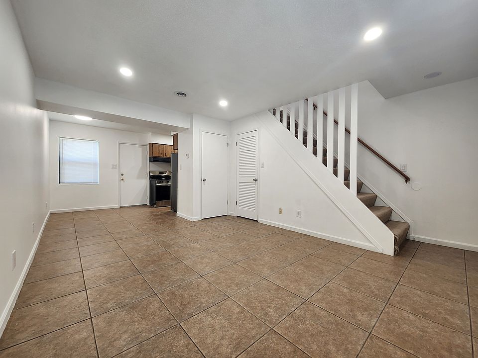1st image of 300 W Mill St #4
