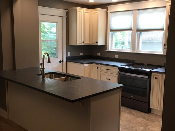 3rd image of 5 Coolidge Ct