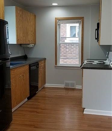 3rd image of 2244 Independence Ave