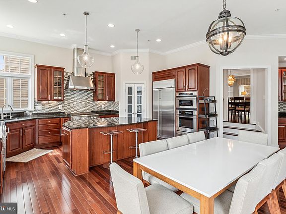 3rd image of 11128 Potomac Oaks Dr