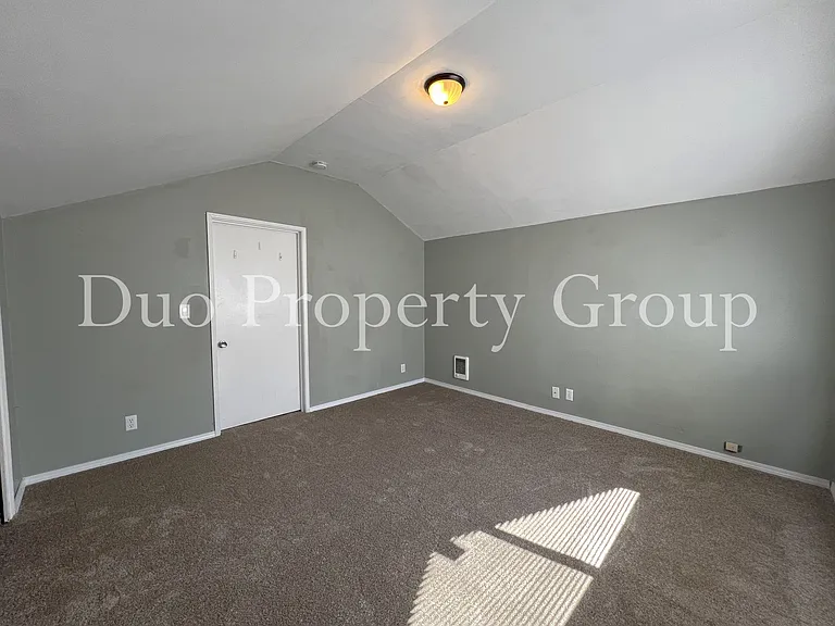 2035 Harvard Dr — Photo 27
