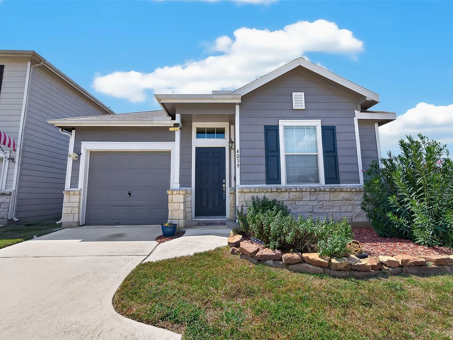 3 bed, 2.0 bath, 1251 sqft, $1,675 — Photo 2