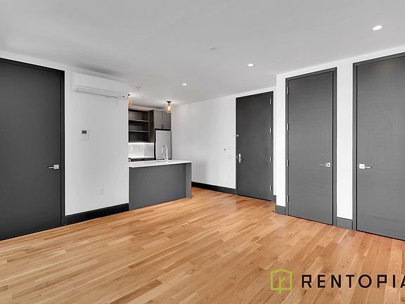 4th image of 525 Franklin Ave #10C