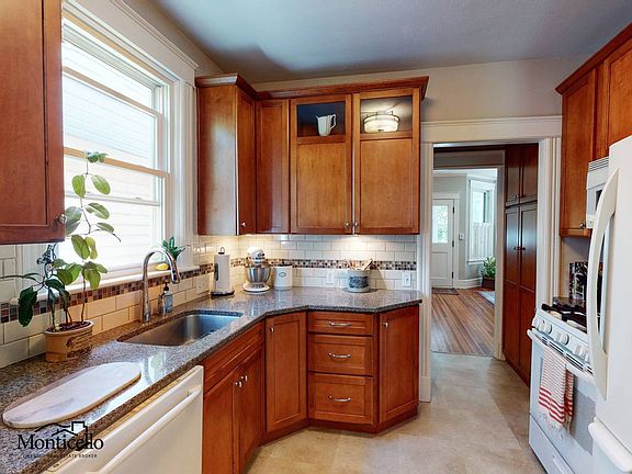 5th image of 132 N Pine Ave