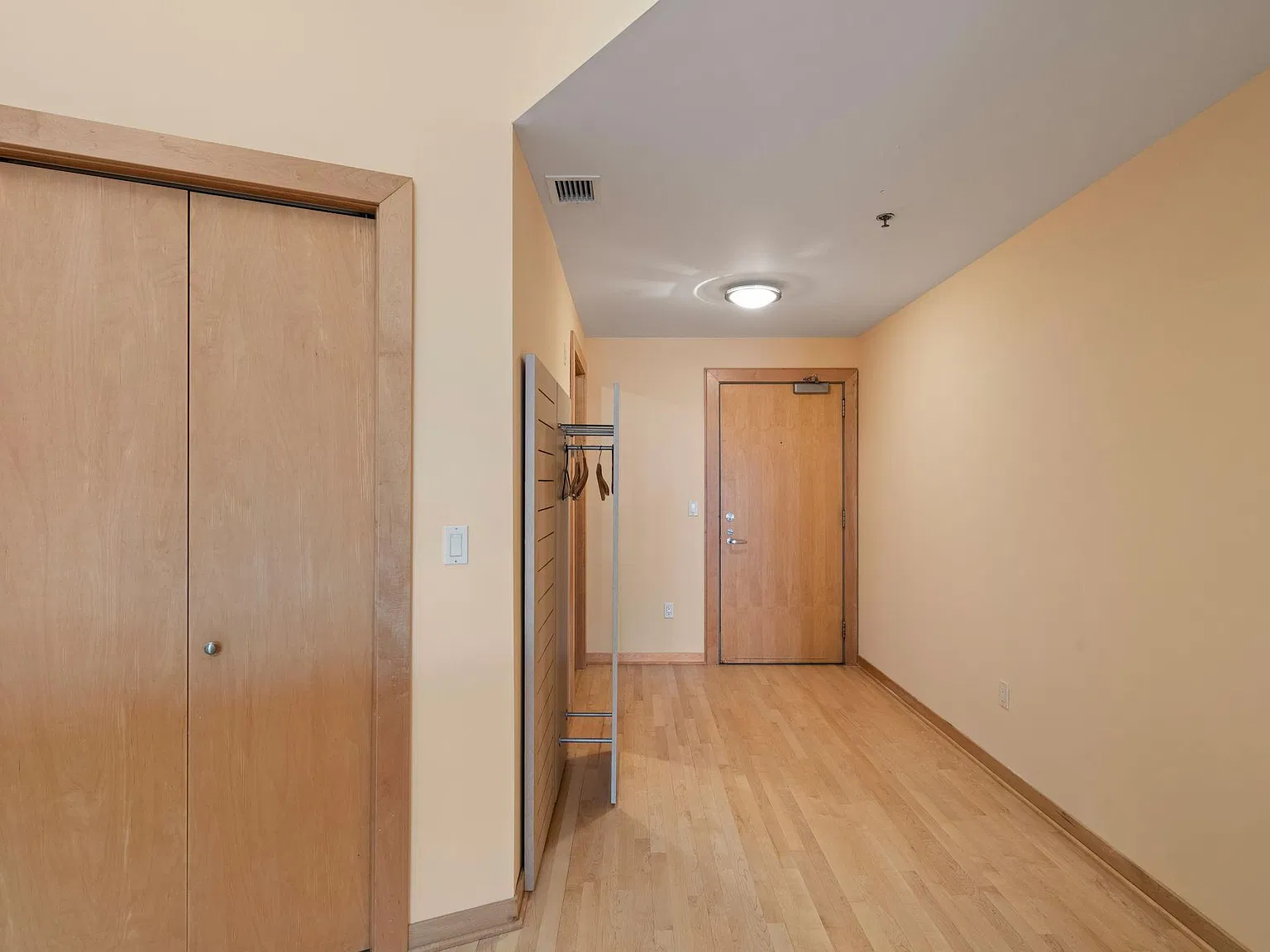 1 bed, 2.0 bath, 1926 sqft, $3,295 — Photo 4