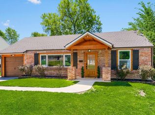 2721 W 76th St, Prairie Village, KS 66208