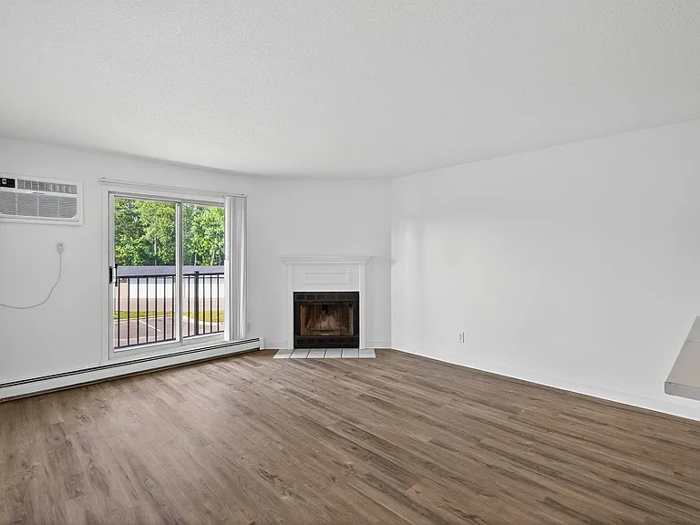 Lexington Hills Apartments — Photo 23