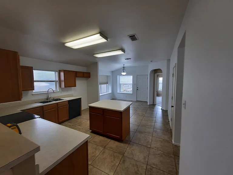 1335 Cougar Country — Photo 10