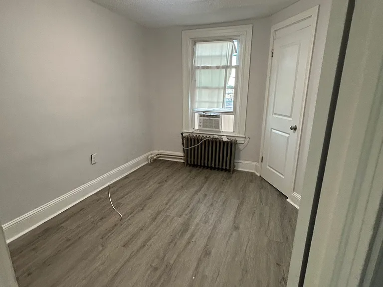 2326 Aiken St — Photo 9