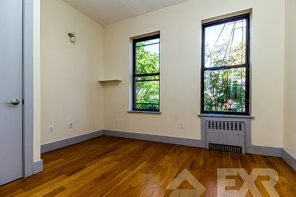 Rented by EXR | media 9