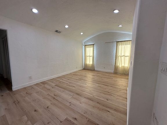 5th image of 716 S Westboro Ave