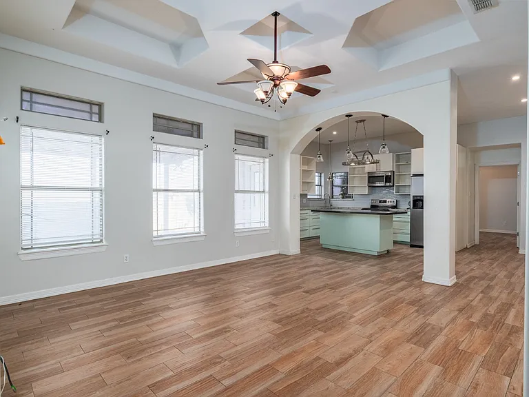 3818 Oregon Dr — Photo 2