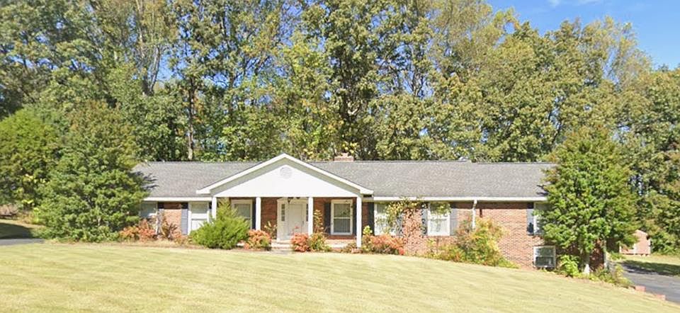 1st image of 2628 Cloverdale Dr